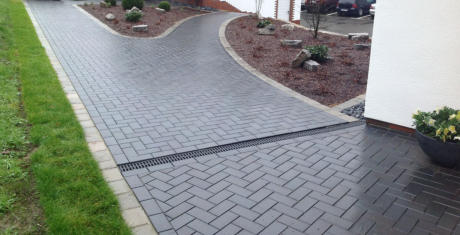 Tlakovanje dvorišč Štajerska